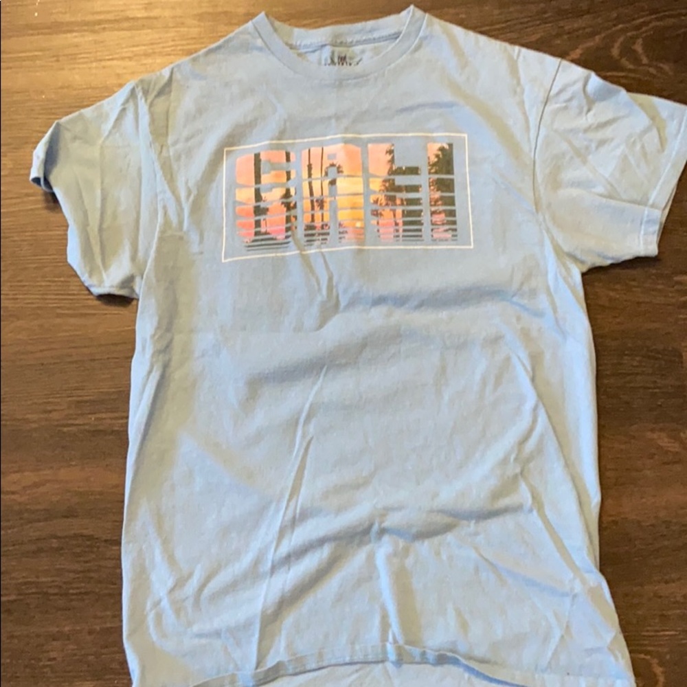 “Cali” light blue t-shirt